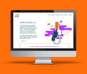 Desktop vor orangenem Hintergrund, auf dem die Startseite der Webseite www.meko-neukoelln.berlin zu stehen ist.